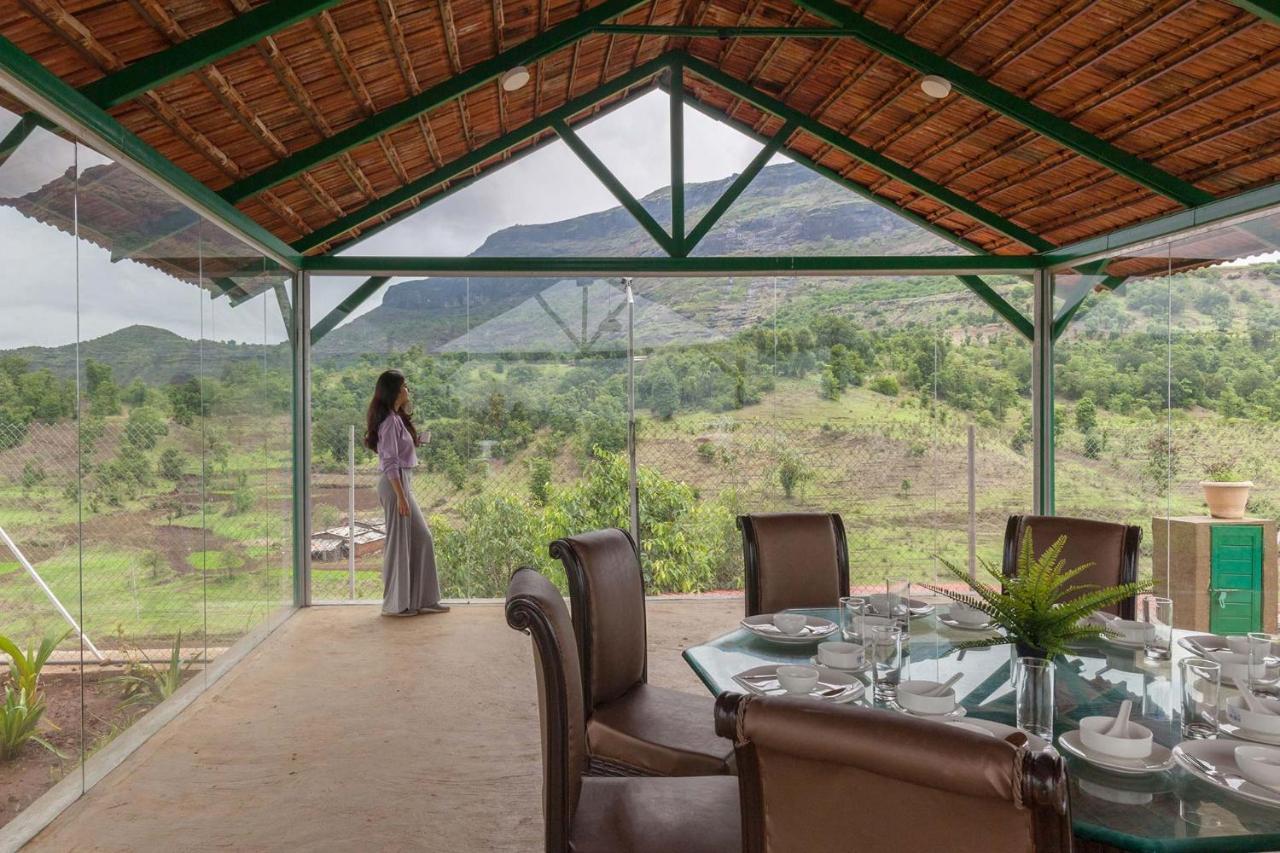 Stayvista'S Ficus Farms - Mountain-View Haven With Rustic Artsy Interiors, Outdoor Pool, Glasshouse, Home Theatre & Karaoke Delight อิกัตปุรี ภายนอก รูปภาพ