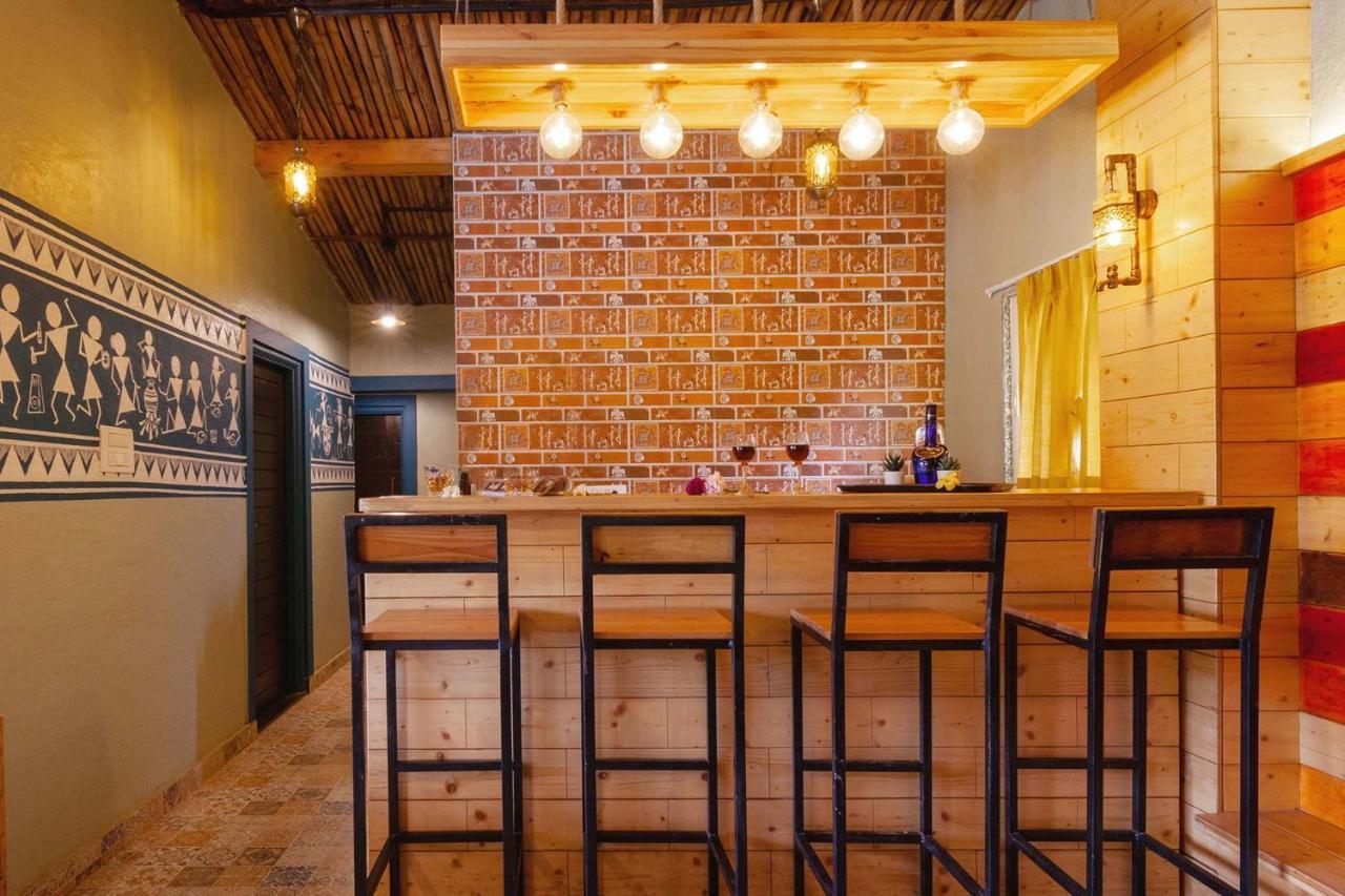 Stayvista'S Ficus Farms - Mountain-View Haven With Rustic Artsy Interiors, Outdoor Pool, Glasshouse, Home Theatre & Karaoke Delight อิกัตปุรี ภายนอก รูปภาพ