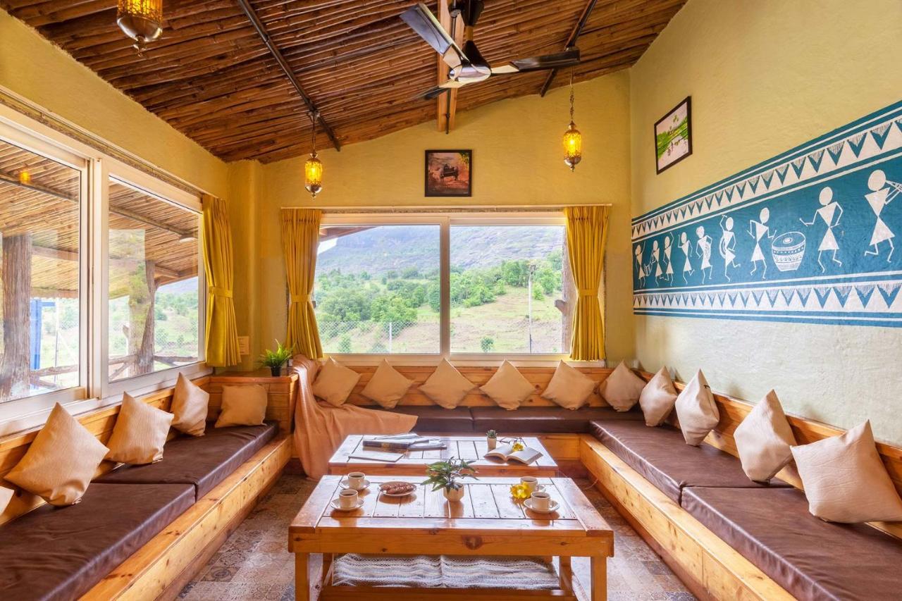 Stayvista'S Ficus Farms - Mountain-View Haven With Rustic Artsy Interiors, Outdoor Pool, Glasshouse, Home Theatre & Karaoke Delight อิกัตปุรี ภายนอก รูปภาพ