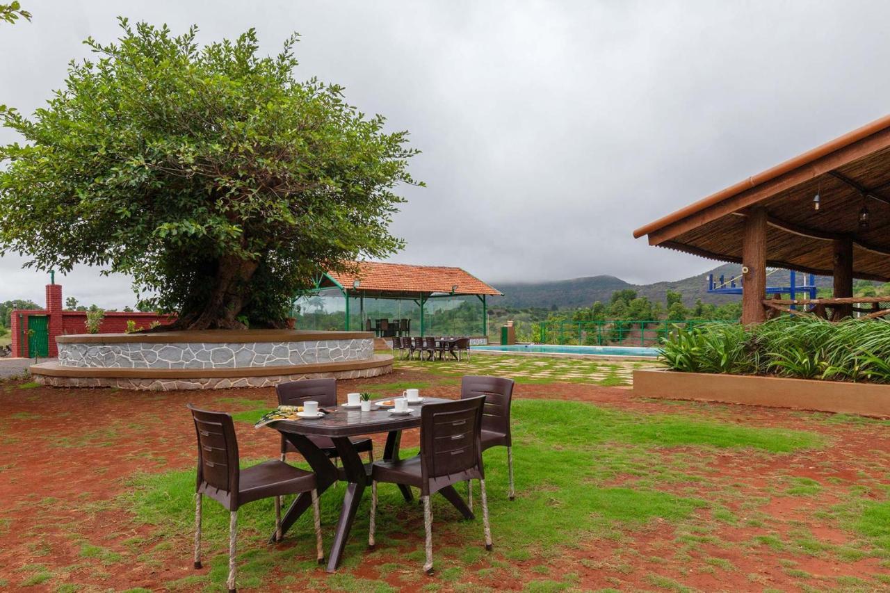 Stayvista'S Ficus Farms - Mountain-View Haven With Rustic Artsy Interiors, Outdoor Pool, Glasshouse, Home Theatre & Karaoke Delight อิกัตปุรี ภายนอก รูปภาพ
