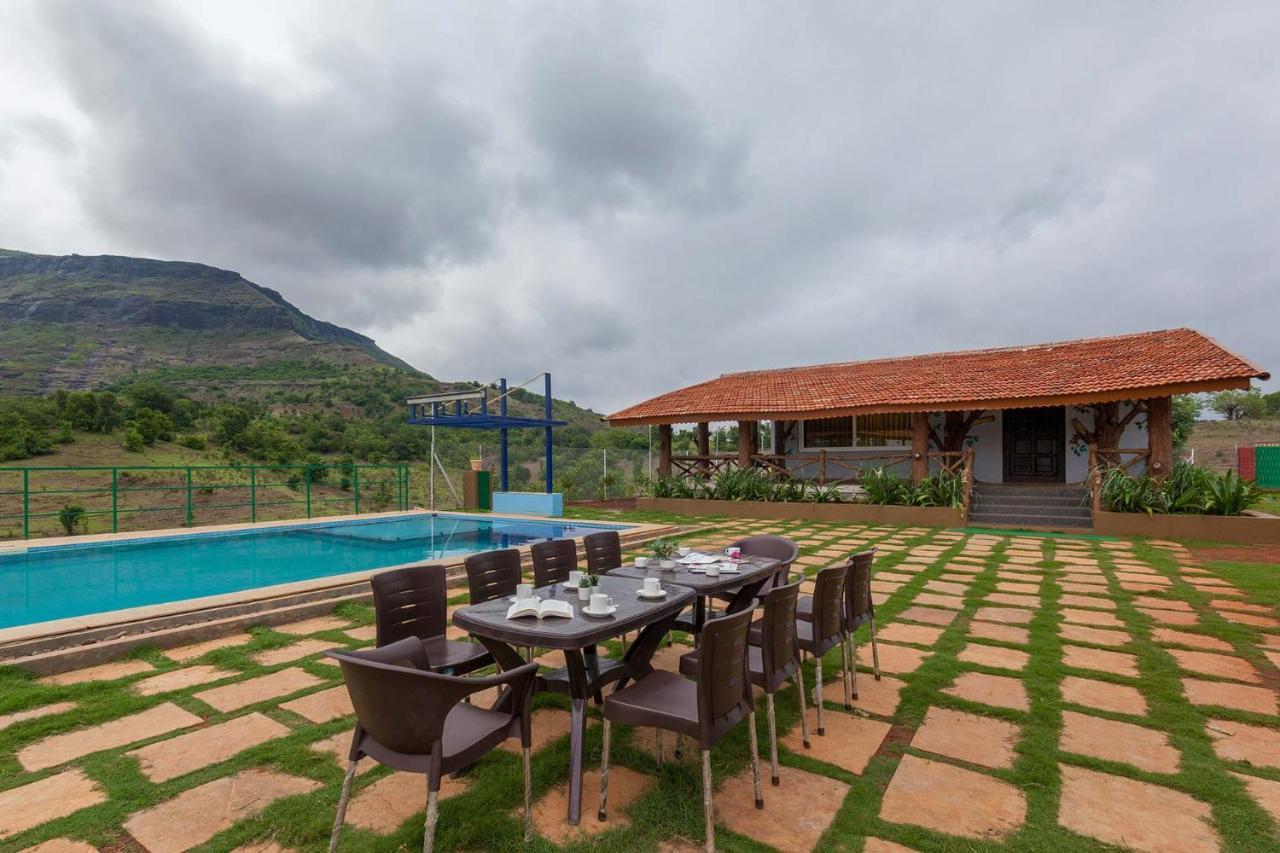 Stayvista'S Ficus Farms - Mountain-View Haven With Rustic Artsy Interiors, Outdoor Pool, Glasshouse, Home Theatre & Karaoke Delight อิกัตปุรี ภายนอก รูปภาพ