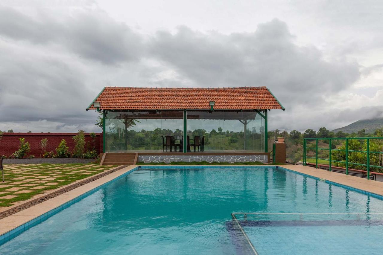 Stayvista'S Ficus Farms - Mountain-View Haven With Rustic Artsy Interiors, Outdoor Pool, Glasshouse, Home Theatre & Karaoke Delight อิกัตปุรี ภายนอก รูปภาพ